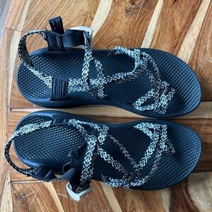 Woman’s ZX2 Cloud Chaco Black and White Sandals- Only worn twice! Size 11